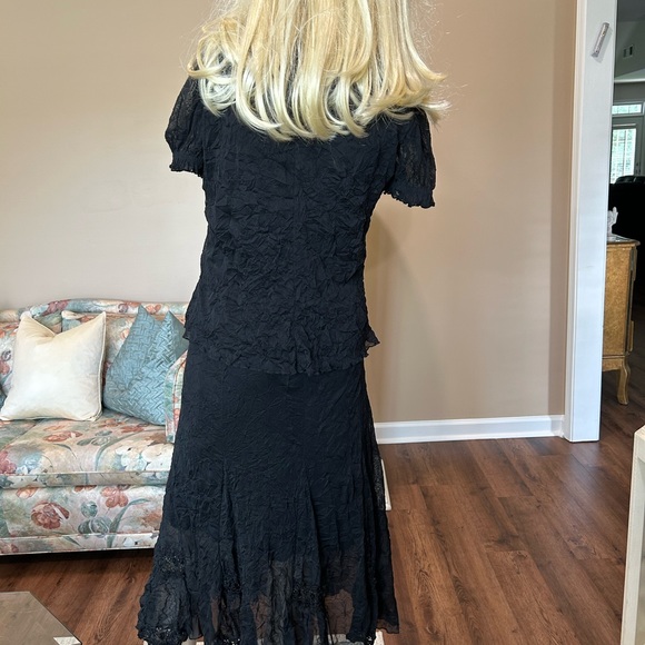 DARLING LACE & FRILLS SET IN SUPERB CONDITION - Picture 5 of 7